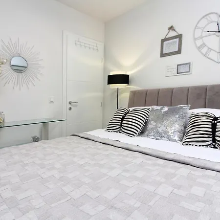 Lux Penthouse With Beautiful Sea And Island View 6 + 2 Apartment Makarska