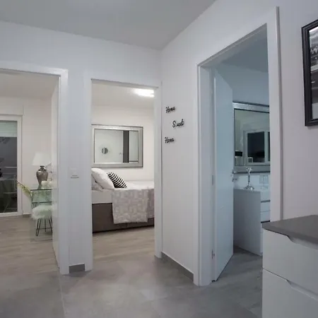Lux Penthouse With Beautiful Sea And Island View 6 + 2 Apartment